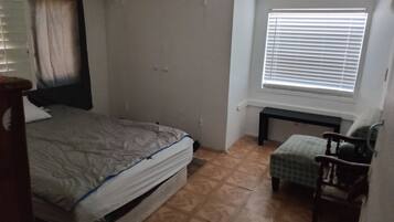 Basic Single Room | Free WiFi