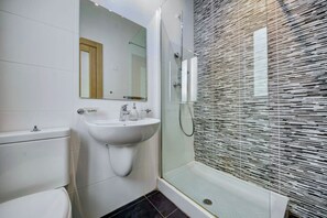 Shower, hair dryer - Super Location, St Julians, 2 Bedroom, Paceville APT 7 by Vaganza (San Ġiljan)