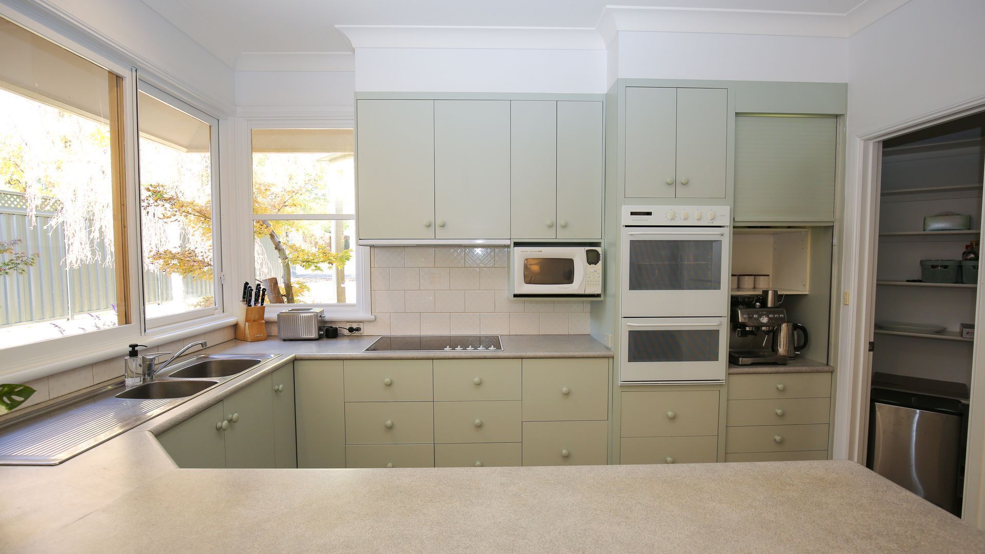 Refrigerador, microondas, horno, placa de cocina