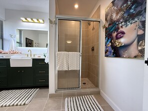 Shower, hair dryer, towels - This Isn’t Just a Stay… It’s an Experience (Huber Heights)