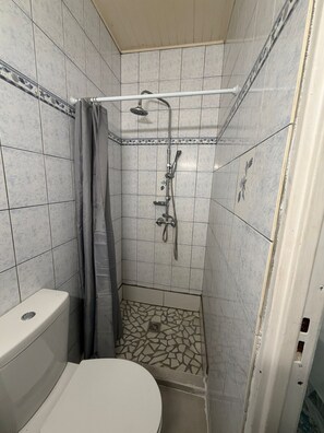 Bathroom - Vrbo Property (Le Robert)