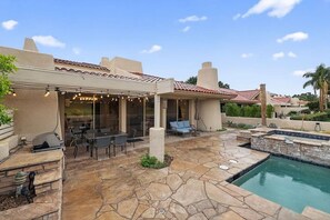 Outdoor dining - Adorable 4-bedroom house with AC in charming Rancho Mirage (Rancho Mirage)