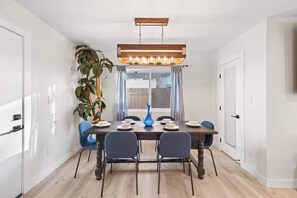 Dining - Designer Escape with Pool, Firepit, Game Room, BBQ (San Diego)