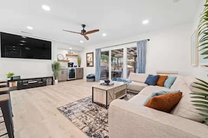 TV, table football, offices - Designer Escape with Pool, Firepit, Game Room, BBQ (San Diego)