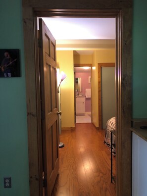 1 bedroom, desk, iron/ironing board, free WiFi - Lake neighborhood apartment with private beach & lake front park (New Milford)