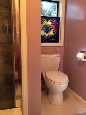 Shower, hair dryer, towels, soap - Lake neighborhood apartment with private beach & lake front park (New Milford)