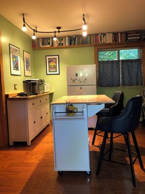 Dining - Lake neighborhood apartment with private beach & lake front park (New Milford)