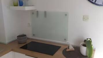 Studio (Studio Apartment with Terrace and Sea) | Private kitchen | Fridge