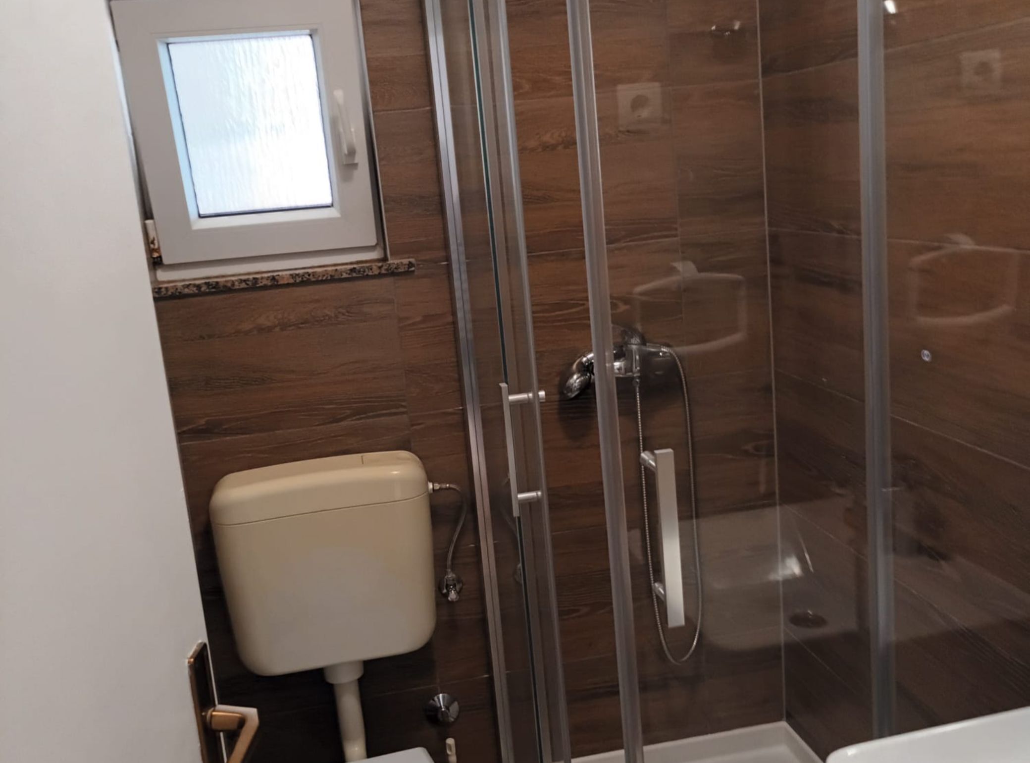 Shower, towels