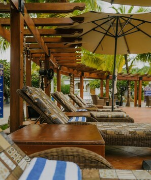 Outdoor pool - Raybow International Hotel (Sekondi-Takoradi)