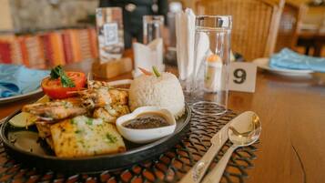Alimentos y bebidas