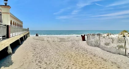Cozy 1-bedroom condo in marvelous Ocean City with AC - half a block to Beach!!!