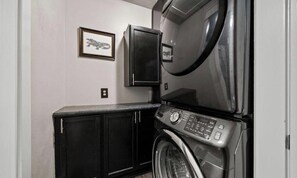 Interior - A Sailors Retreat 
Nice 3 bedroom with a pool outdoor dining and sleeps 10 (Bolivar Peninsula)