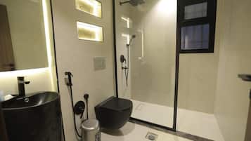 Hulu semburan mandi hujan, pengering rambut, bidet, tuala disediakan