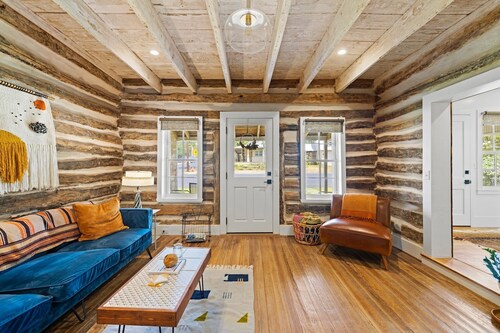 2blocks2main | Cowboy Pool | Hot Tub | Fire Pit