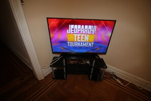 Television - Spacious 4 bedroom 9 Miles From Met Life Stadium - No Tolls (Jersey City)