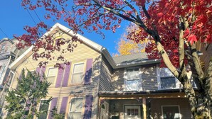 A two-story house with a front porch, a mailbox, and a door number 106. - The Quaint House: Modern Heritage in Roundout Kingston Waterfront (Kingston)
