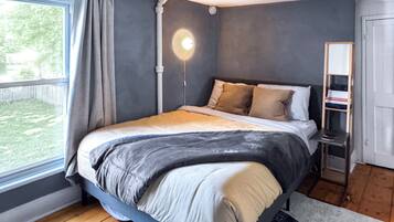 2 bedrooms, desk, free WiFi, bed sheets