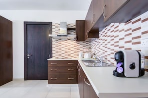 Fridge, microwave, oven, stovetop - 2BR Central St Julians Gem, Steps from Paceville (St. Julian`s)
