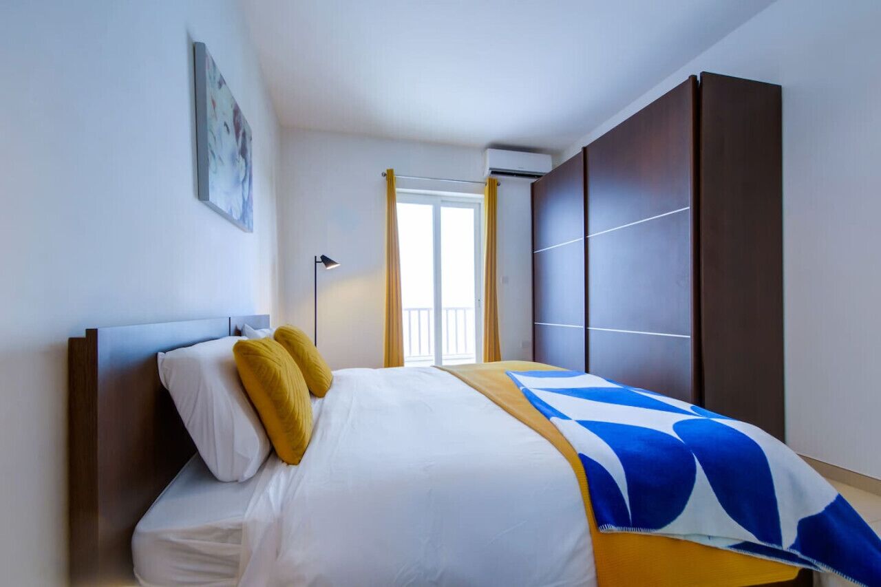 2 bedrooms, desk, iron/ironing board, WiFi