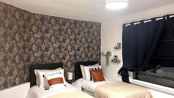 2 bedrooms, iron/ironing board, bed sheets