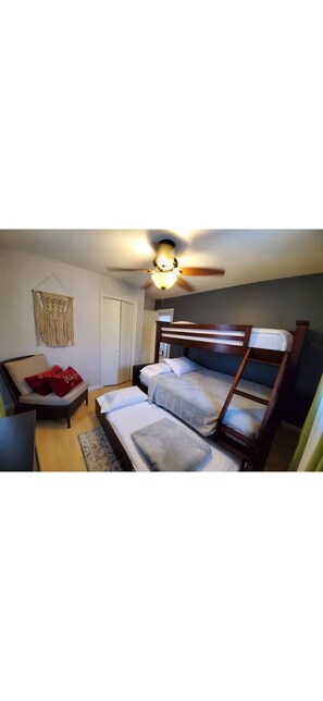 WiFi, bed sheets - Beach by the Lake -Cozy Stay with Gorgeous Views (Pocono lake)