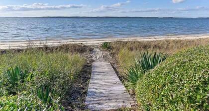 Fort Fremont Beachfront Escape | Private Beach Access • Fire Pit • Near Beaufort