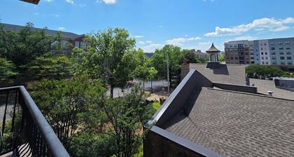 Luxury 2 bedroom/2 bath condo steps from Toomer's Corner Downtown Auburn