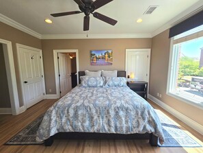 Iron/ironing board, WiFi, bed sheets - Luxury 2 bedroom/2 bath condo steps from Toomer's Corner Downtown Auburn (Auburn)