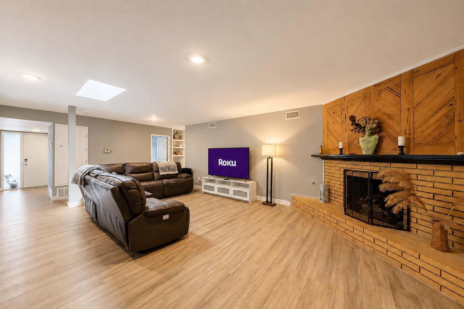 TV, fireplace, offices