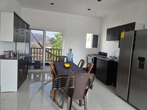 Dining - 2-bedroom apartment in pleasant Zacapa with air conditioning (Zacapa)