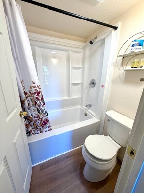 Shower, hair dryer, towels, soap - Brown Door at Lake Serene (Lynnwood)