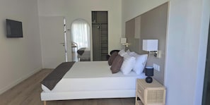3 habitaciones, tabla de planchar con plancha, wifi y ropa de cama 