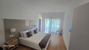 3 slaapkamers, een strijkplank/strijkijzer, wifi, beddengoed