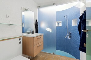 Shower, hair dryer - Holiday house directly on the beach - sea view (Svendborg)