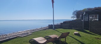 Holiday house directly on the beach - sea view