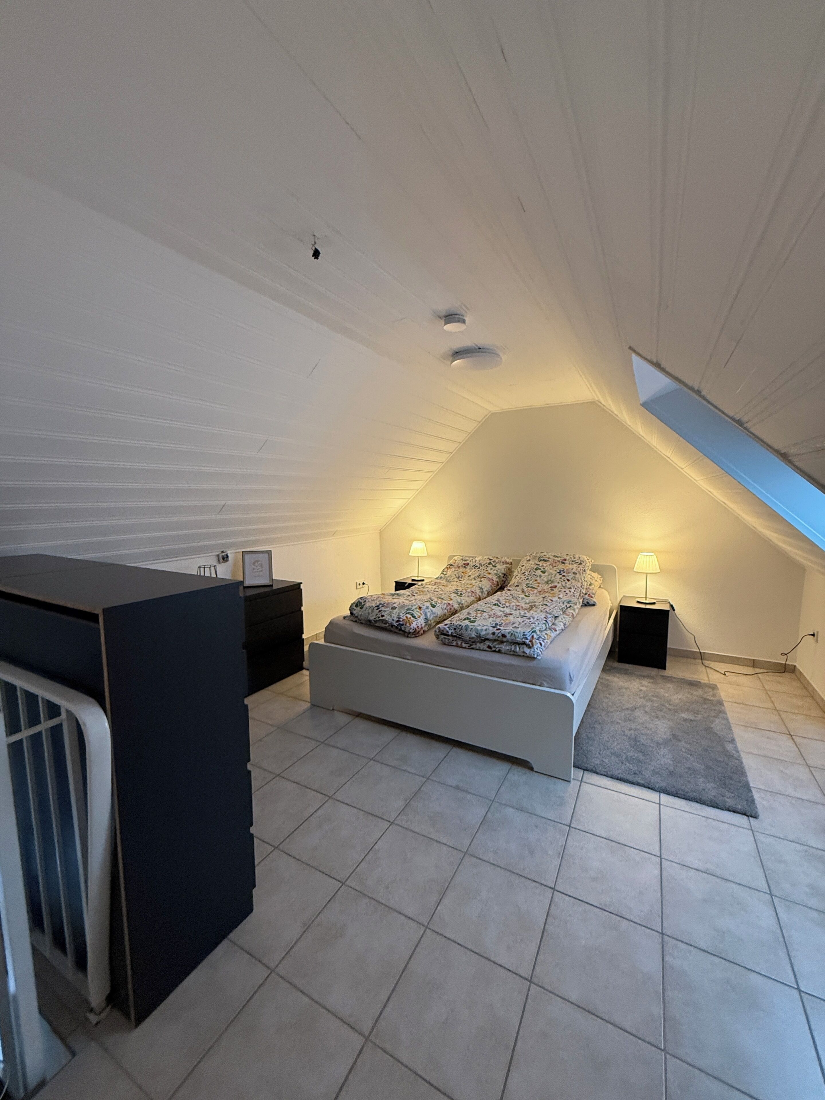 Bügeleisen/Bügelbrett, kostenloses WLAN, Bettwäsche