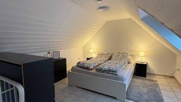 Bügeleisen/Bügelbrett, kostenloses WLAN, Bettwäsche