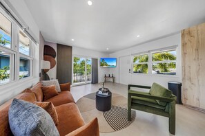 Living area - Boutique Stay - Resort -5min to beach-near shop (Fort Lauderdale)