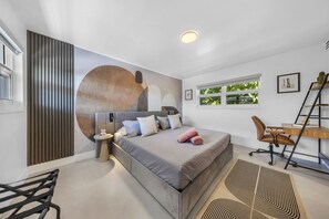 A modern bedroom with a large bed, a desk, and a window. - Boutique Stay - Resort -5min to beach-near shop (Fort Lauderdale)