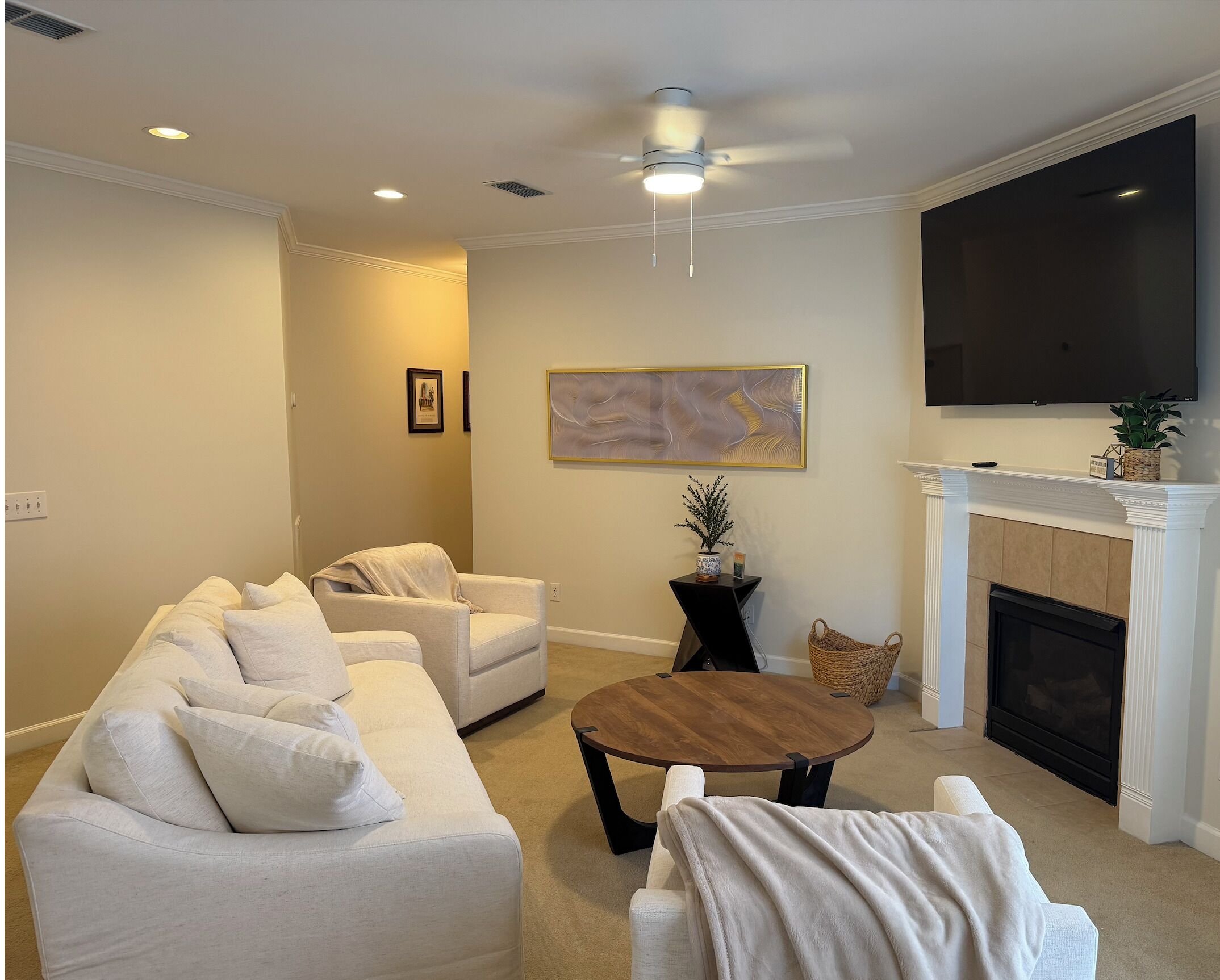 Smart TV, fireplace