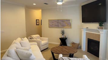 Smart TV, fireplace