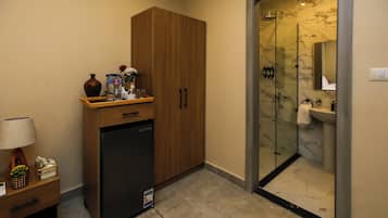 Classic Room, 1 Katil Ratu (Queen), Penyaman udara, City View | Bilik Mandi | Gabungan pancuran/tab mandi, pengering rambut, tuala disediakan, sabun