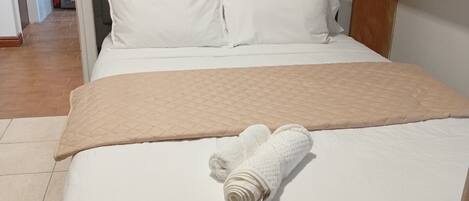 3 bedrooms, internet, bed sheets