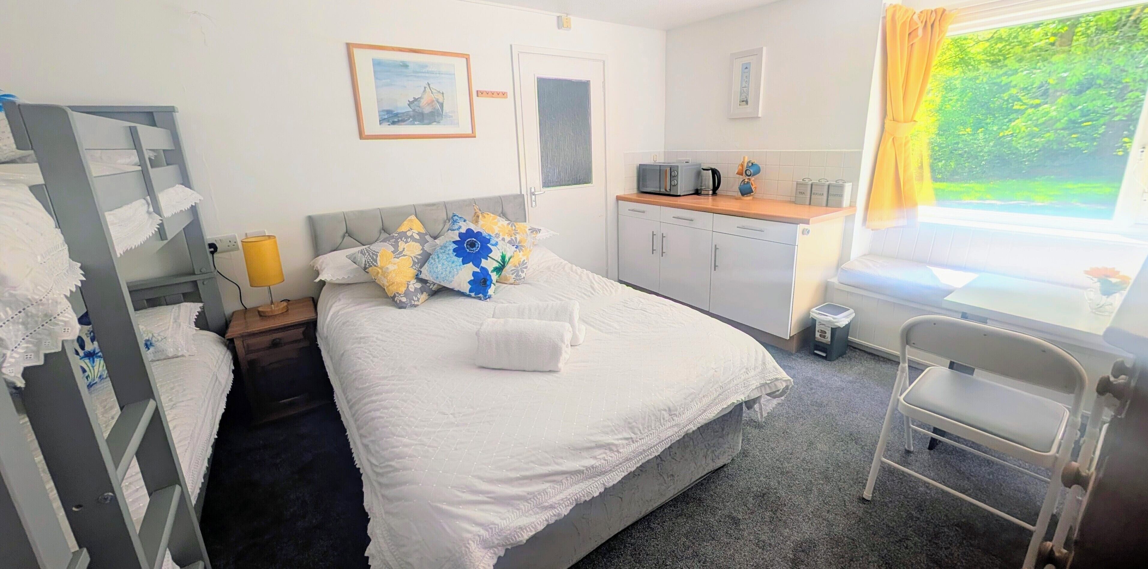 Habitación familiar | Escritorio, espacio para trabajar con un portátil, wifi gratis