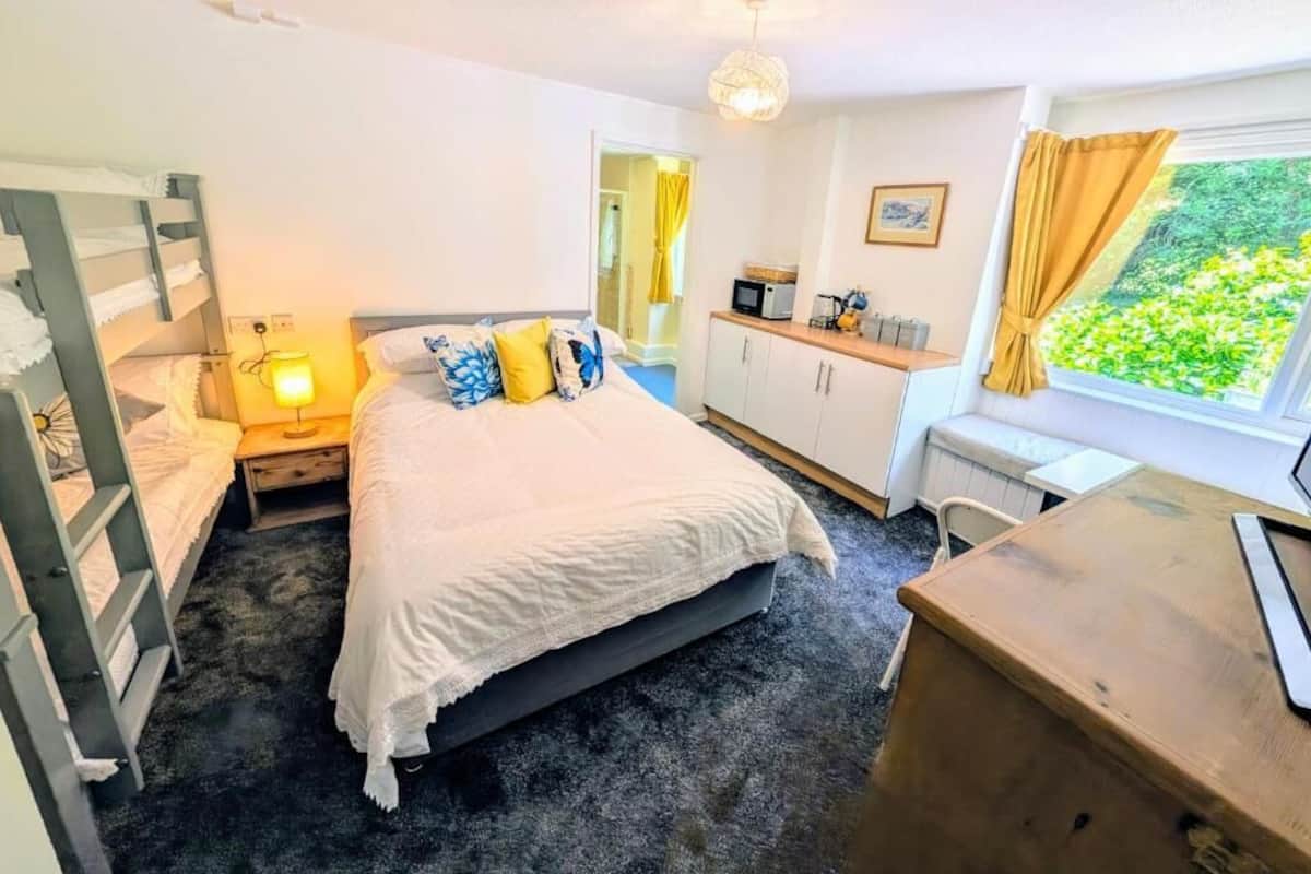 Family Room, Garden View | Desk, laptop workspace, free WiFi