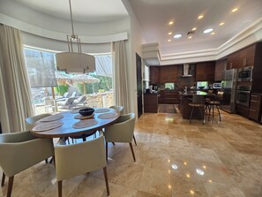 Dining - Perfect golfers getaway! Palm Valley Oasis in Goodyear! (Goodyear)