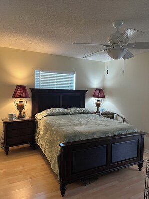 WiFi, bed sheets - Beautiful 2-bedroom house with in convenient Spring Hill (Spring Hill)