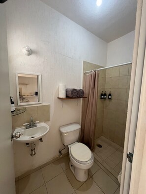 Bathroom - Stay comfortable without overspending (San Vicente)