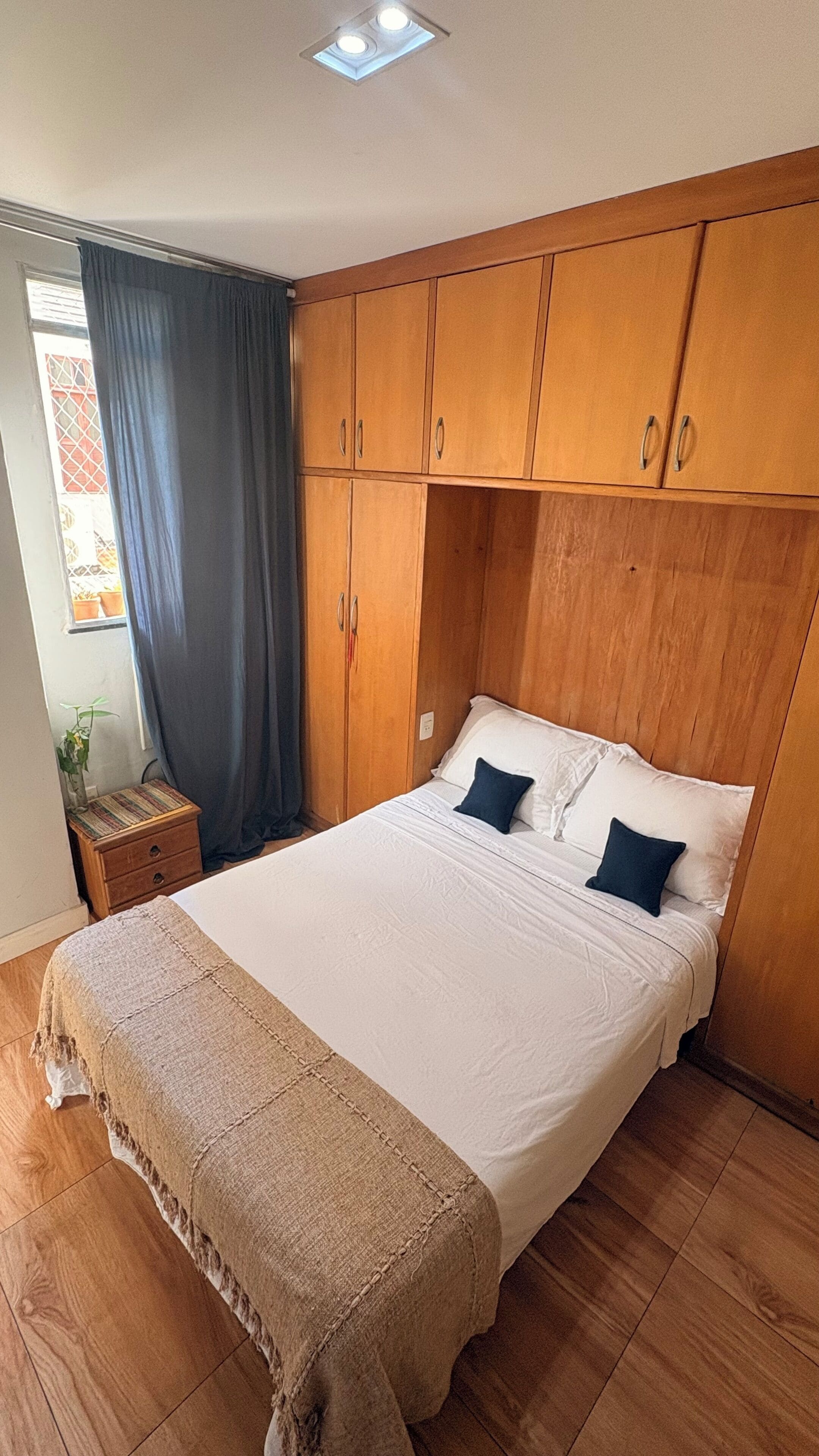Ferros/tábuas de passar roupa, Wi-Fi, roupa de cama
